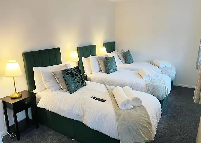 Colchester - 2 Bedroom - Sleeps 6 Guests - Long Term Stays - Business - Contractors - Families