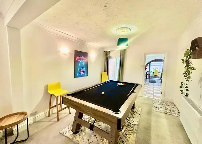 6 Bedroom House - Pool Table - Contractors, Crew, Group