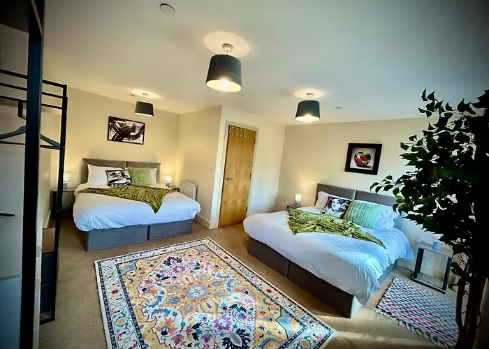 5 Bedroom House- Contractors, Crew, Group, Family