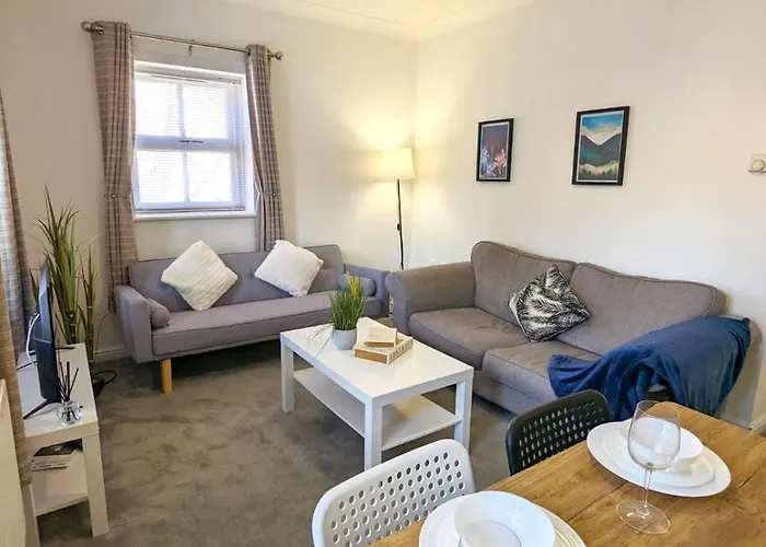 2-Bed, Sleeps 5, 2 Bath, Parking, Wifi