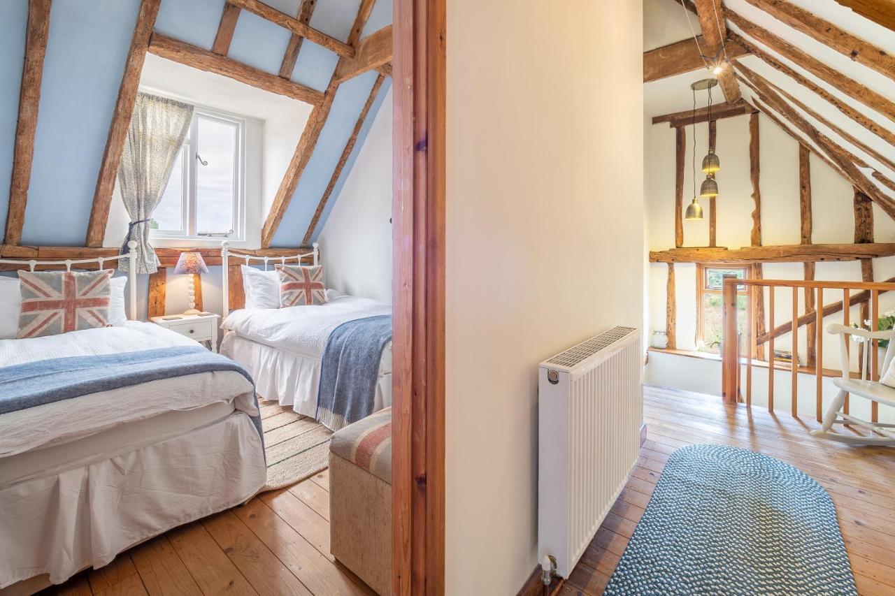 Stylish Rural With Views Over Fields And The River Stour - The Granary Holiday home Colchester