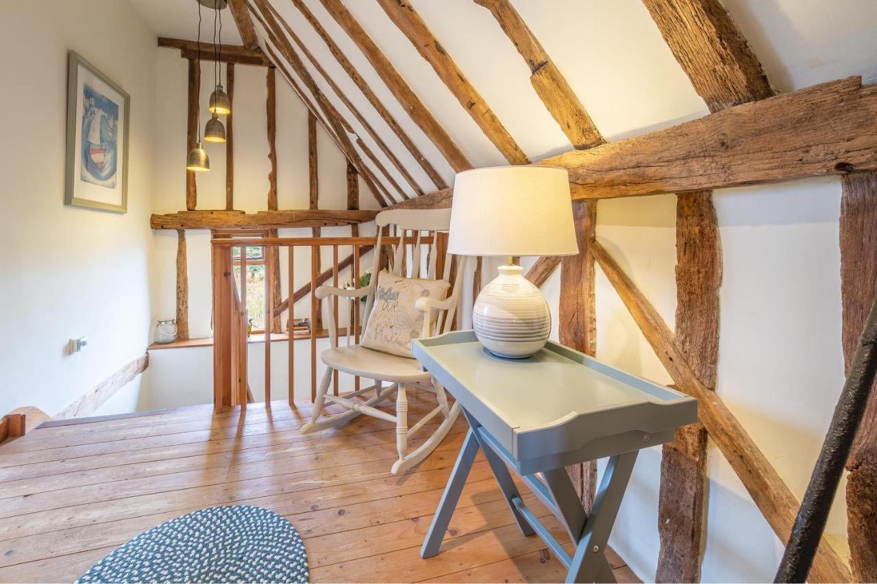 Stylish Rural With Views Over Fields And The River Stour - The Granary Holiday home Colchester