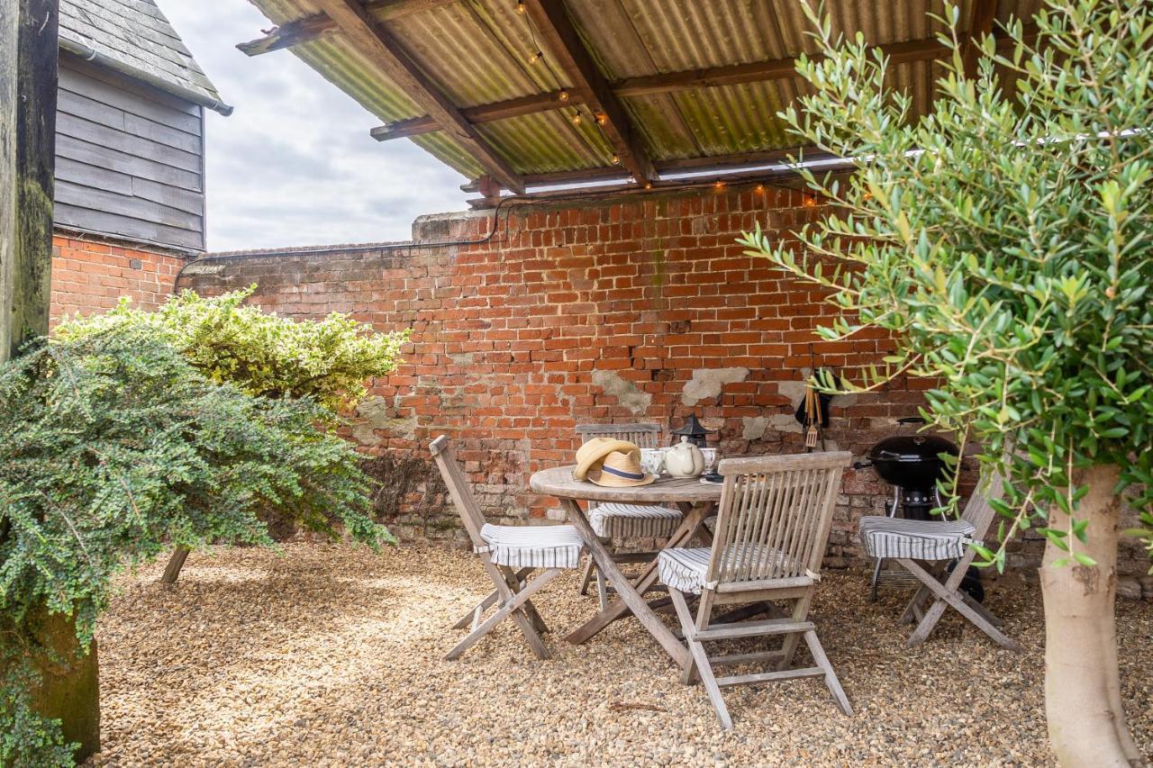 Holiday home Stylish Rural With Views Over Fields And The River Stour - The Granary *