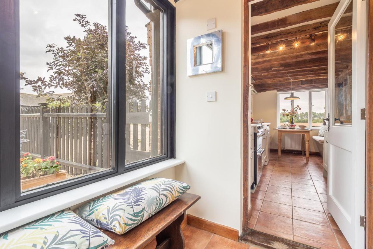 Stylish Rural With Views Over Fields And The River Stour - The Granary Holiday home