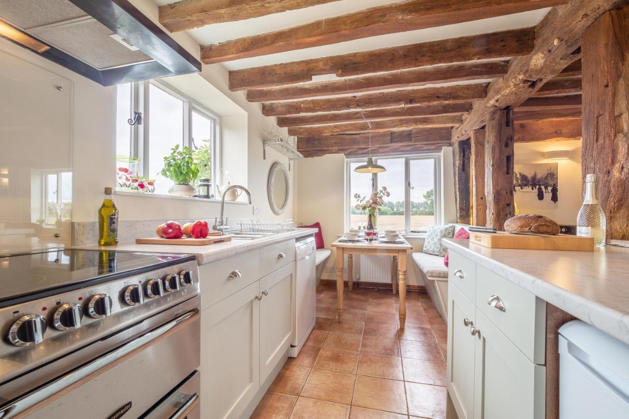 Holiday home Stylish Rural With Views Over Fields And The River Stour - The Granary