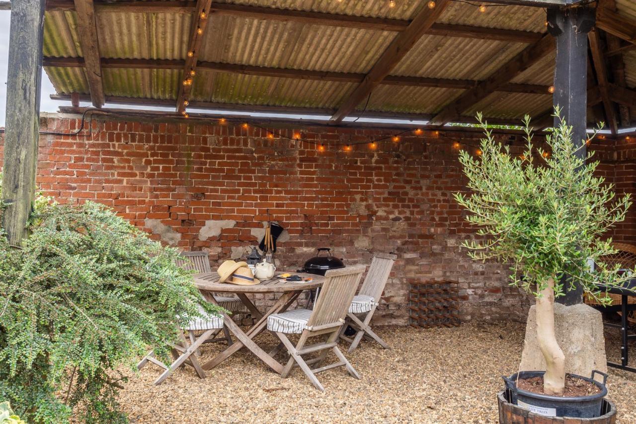Stylish Rural With Views Over Fields And The River Stour - The Granary * Colchester