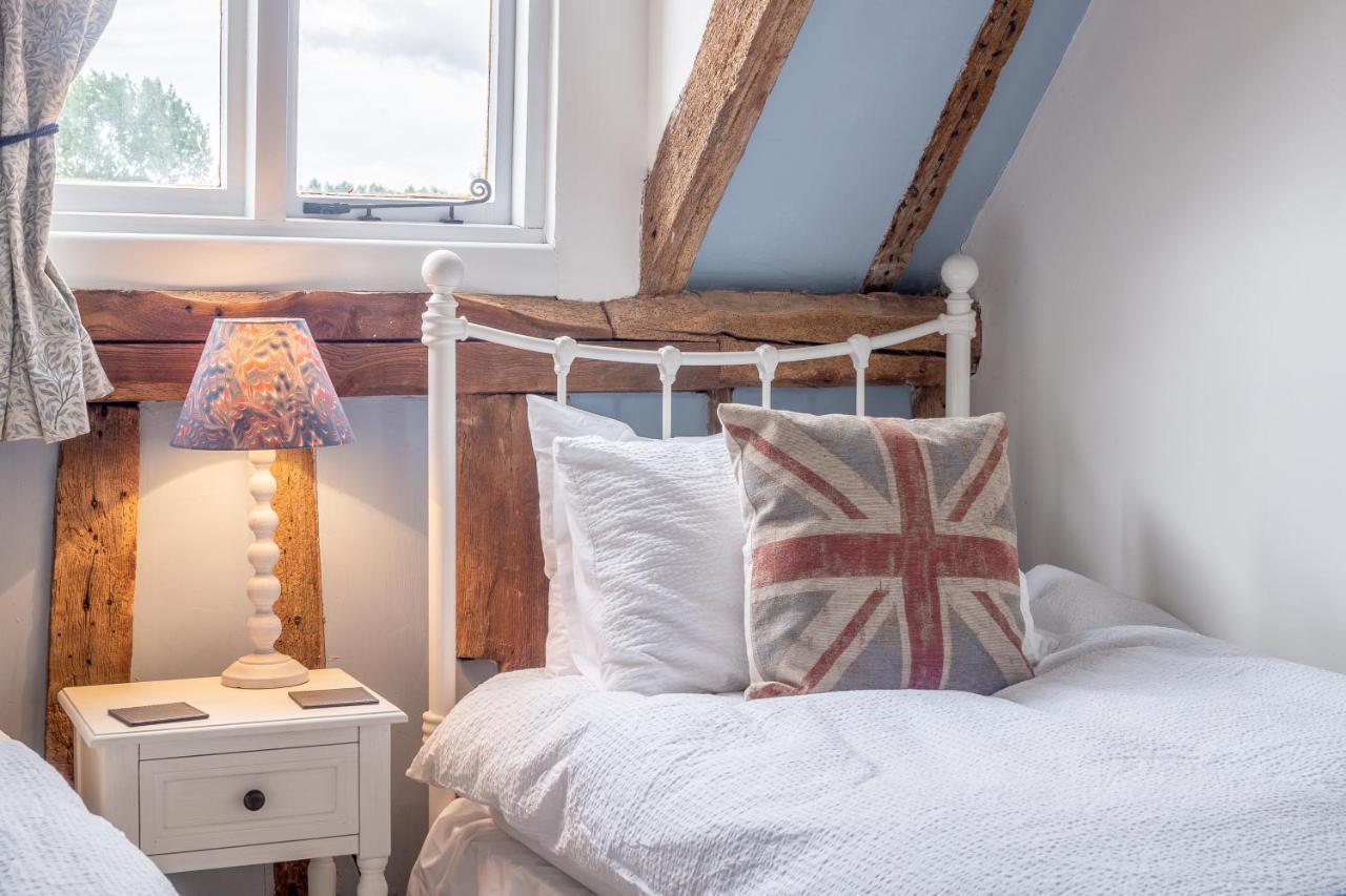 Holiday home Stylish Rural With Views Over Fields And The River Stour - The Granary Colchester
