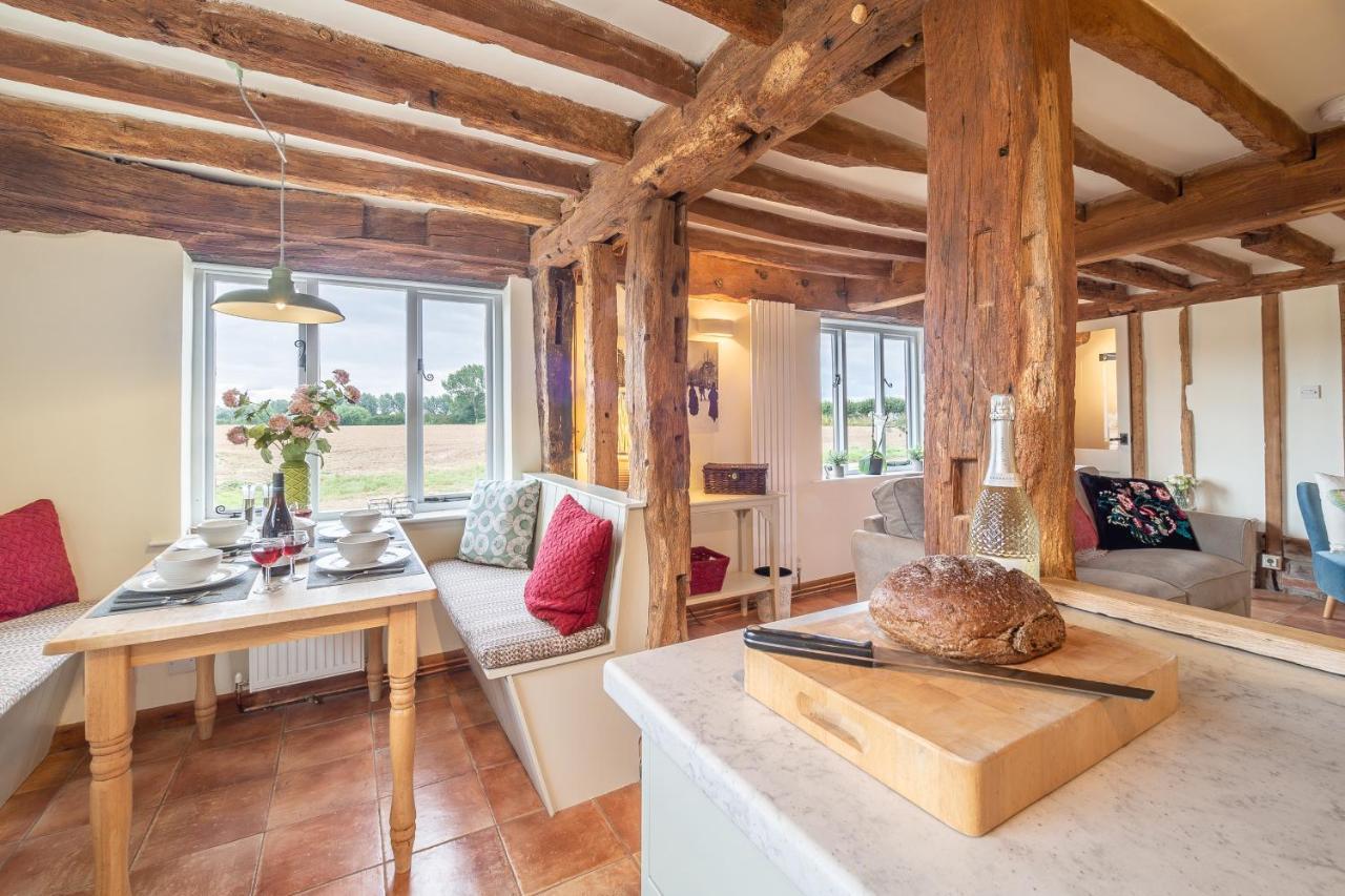 Holiday home Stylish Rural With Views Over Fields And The River Stour - The Granary