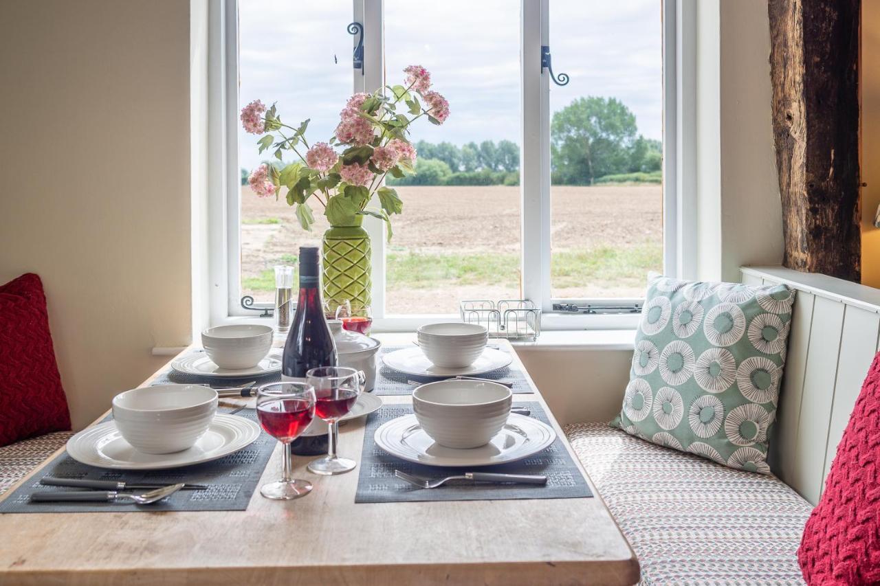 Stylish Rural With Views Over Fields And The River Stour - The Granary Colchester