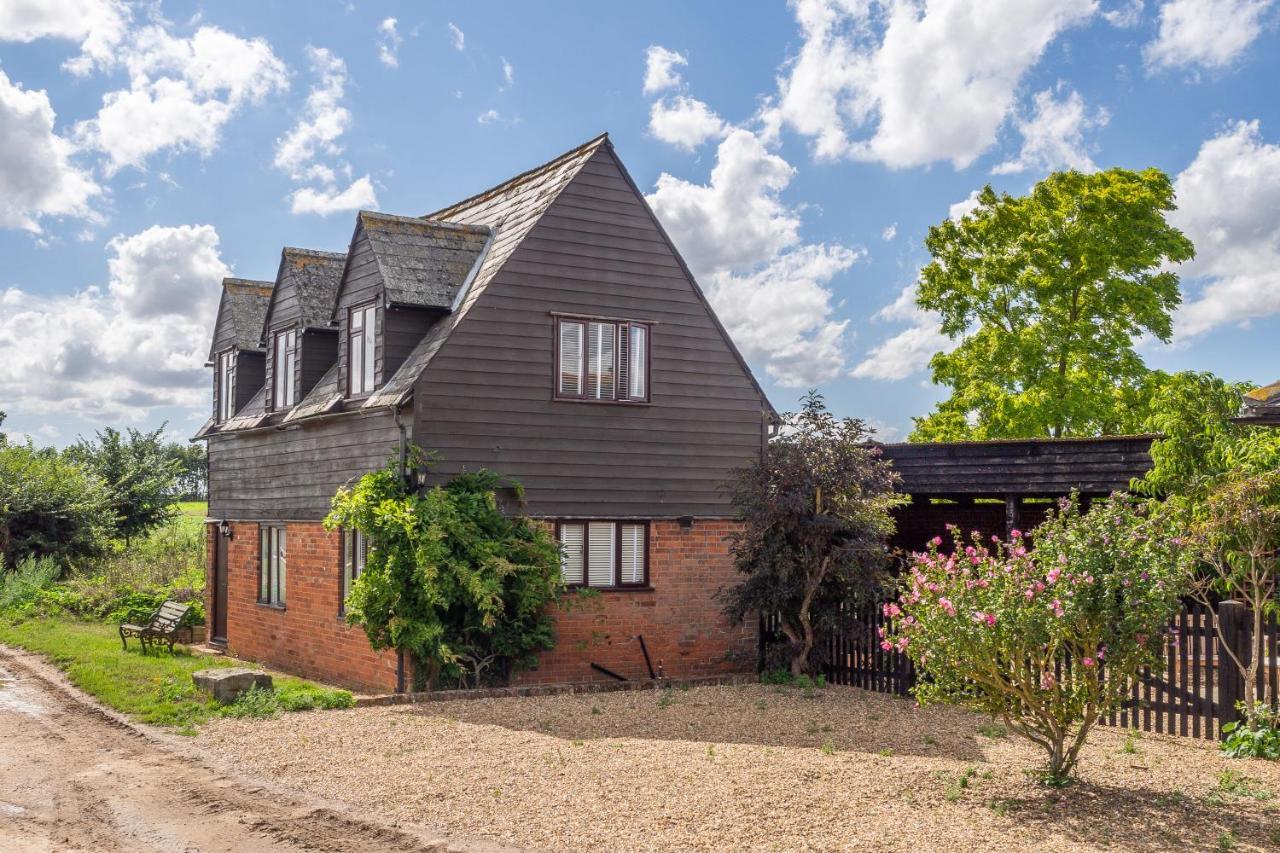 Holiday home Stylish Rural With Views Over Fields And The River Stour - The Granary