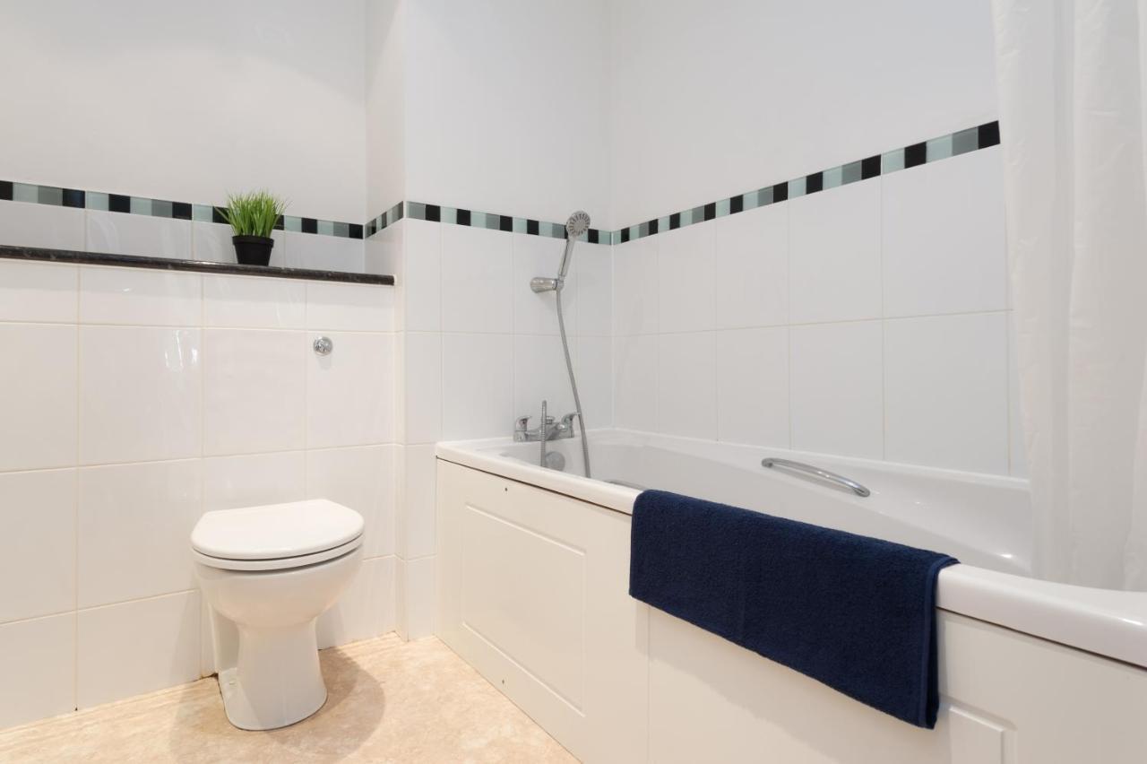 Treeview Apartment- A Lovely 2 Bed Near North Station By Catchpole Colchester