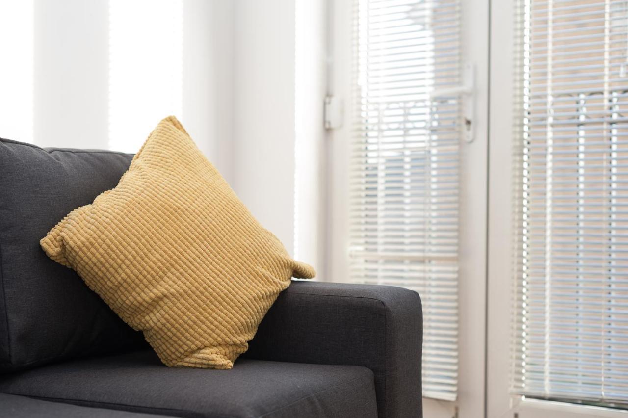 Treeview Apartment- A Lovely 2 Bed Near North Station By Catchpole Apartment Colchester