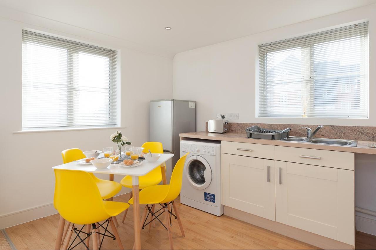 Treeview Apartment- A Lovely 2 Bed Near North Station By Catchpole Apartment Colchester