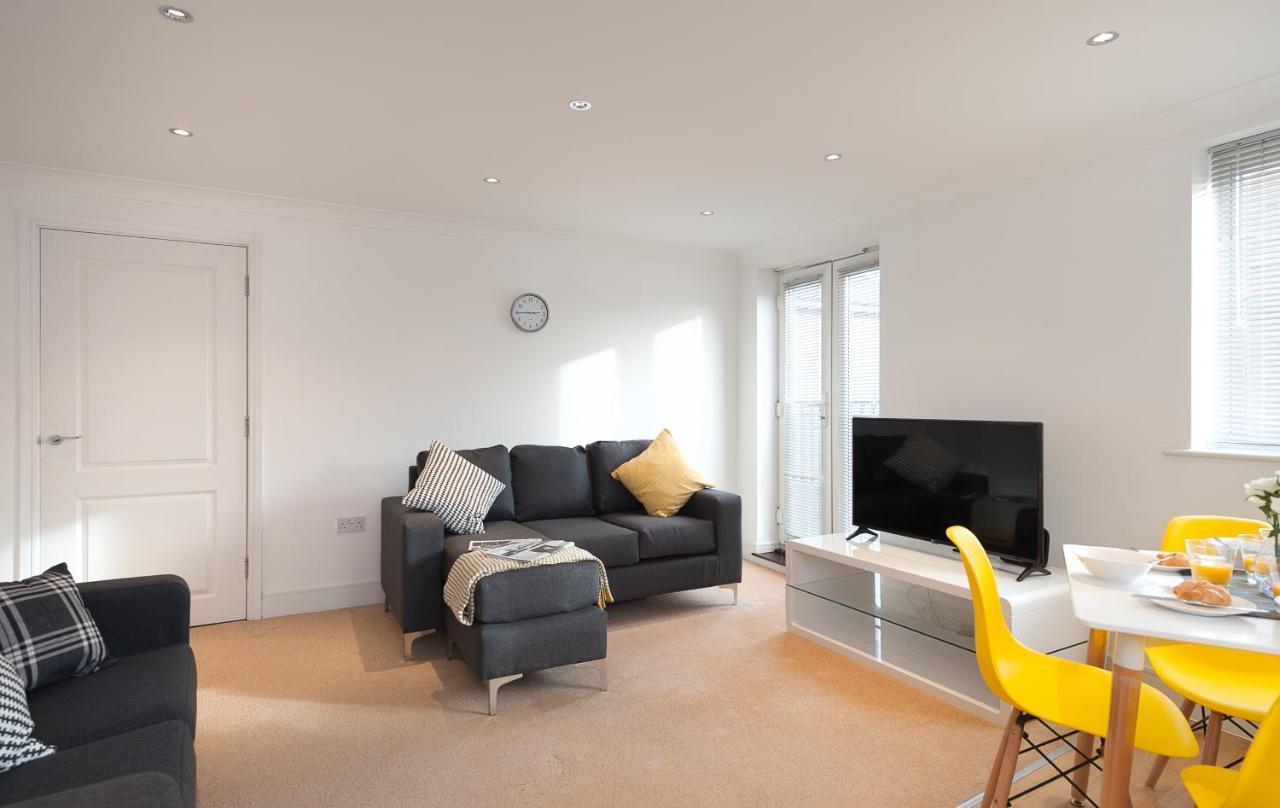 Treeview Apartment- A Lovely 2 Bed Near North Station By Catchpole Colchester