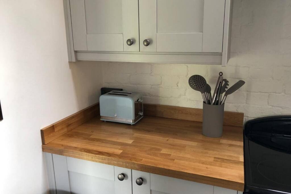 Holiday home Luxury 2 Bed In The Orchard Of A 17th Century Manor House *