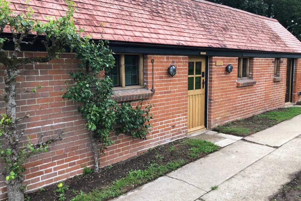 Holiday home Luxury 2 Bed In The Orchard Of A 17th Century Manor House