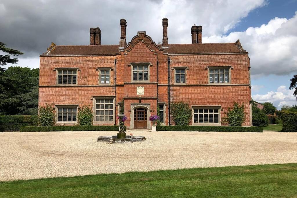 Holiday home Luxury 2 Bed In The Orchard Of A 17th Century Manor House *