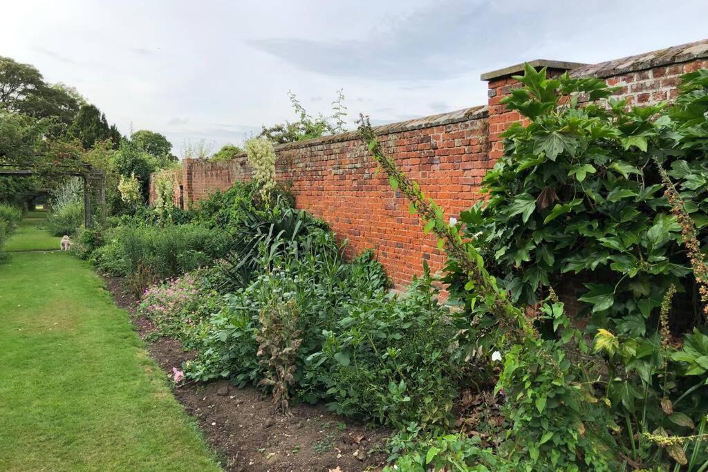 Holiday home Luxury 2 Bed In The Orchard Of A 17th Century Manor House Colchester