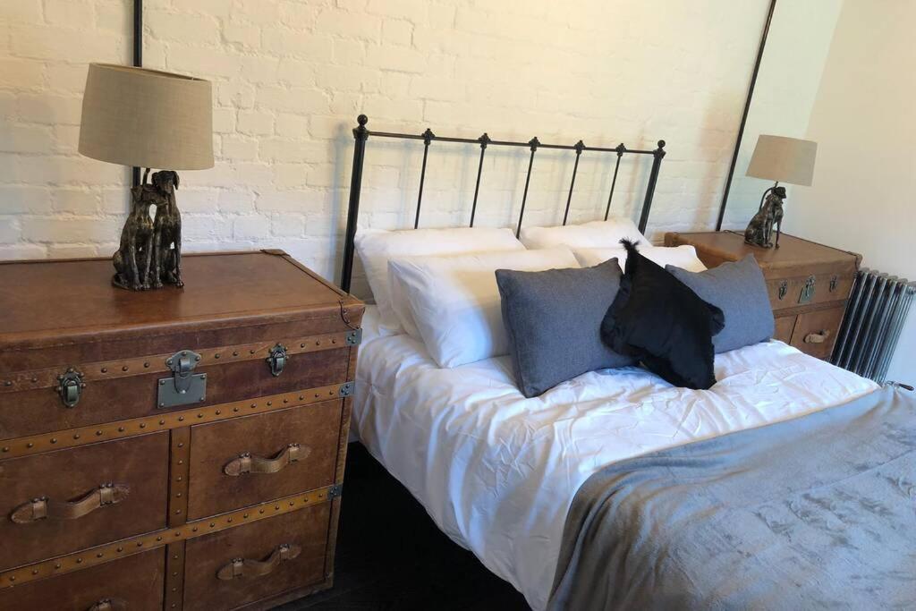 Luxury 2 Bed In The Orchard Of A 17th Century Manor House Holiday home Colchester