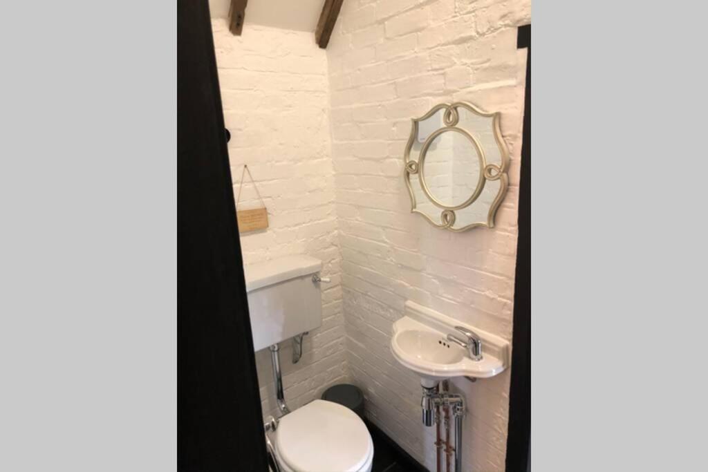 Holiday home Luxury 2 Bed In The Orchard Of A 17th Century Manor House