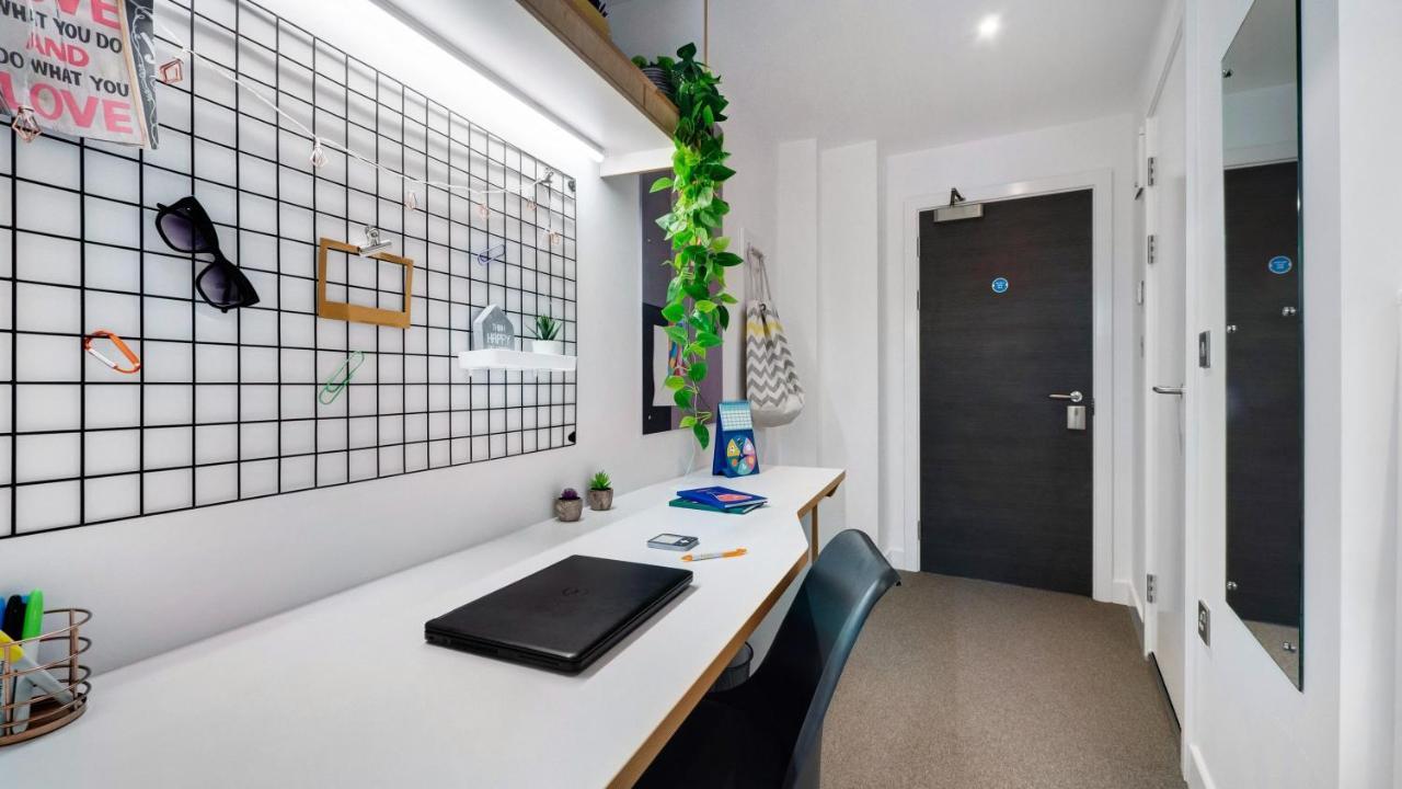 Zeni Ensuite, In Colchester Inn