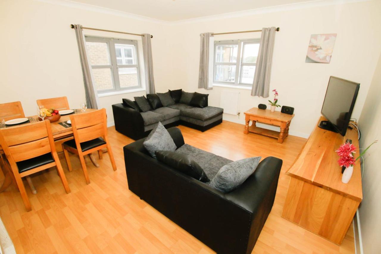 Apartment Spacious Double Bedroom Duplex Near North Station & Town Centre *