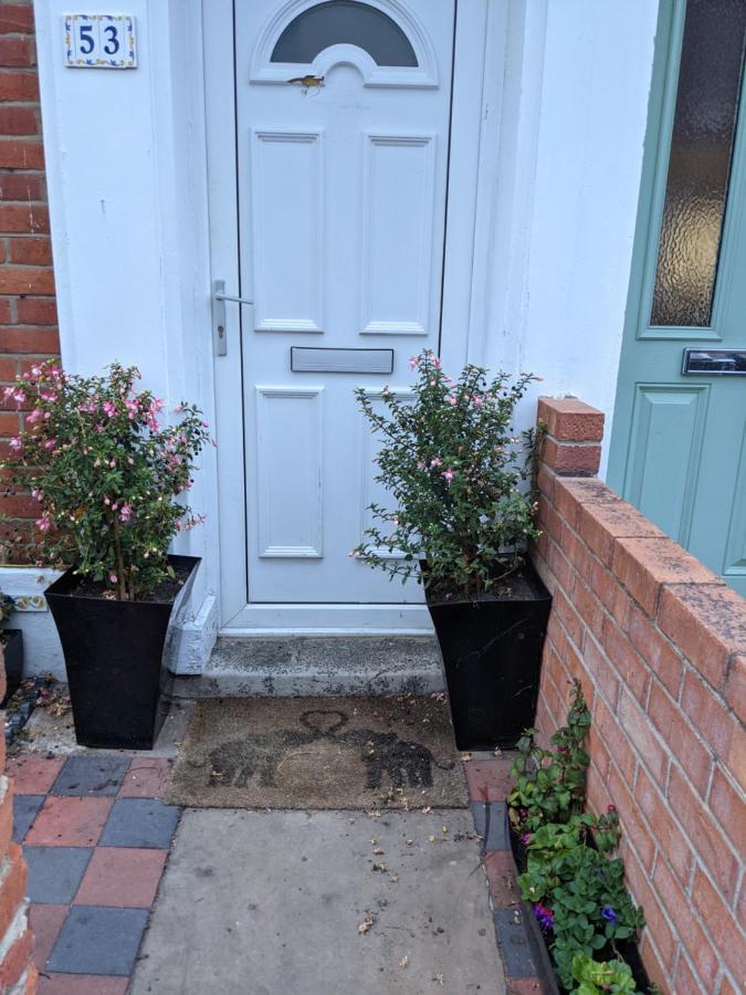 Quaint & Quirky House Town Centre Homestay Colchester