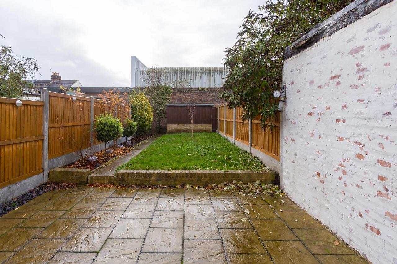 The White & Warm, Free Parking & Wifi, 8 Beds Holiday home