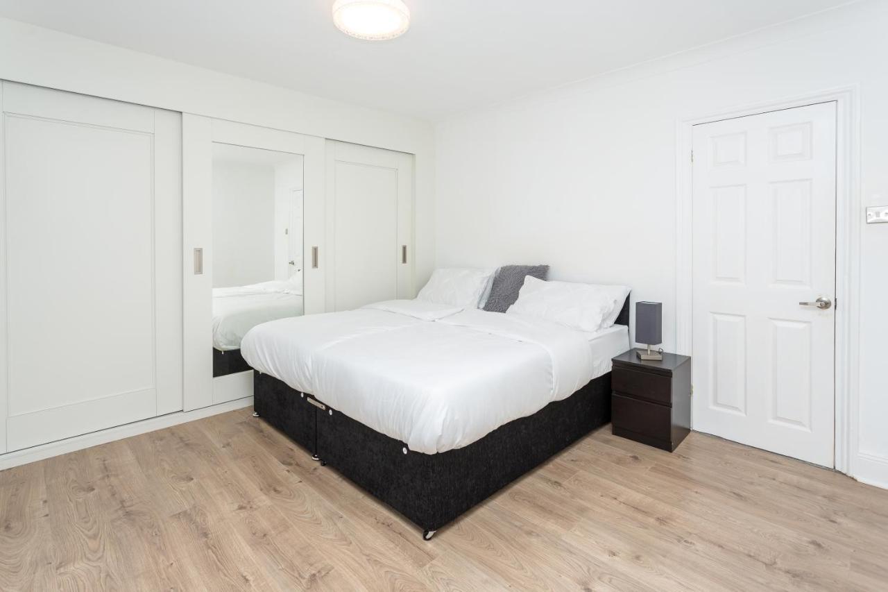 Holiday home The White & Warm, Free Parking & Wifi, 8 Beds Colchester
