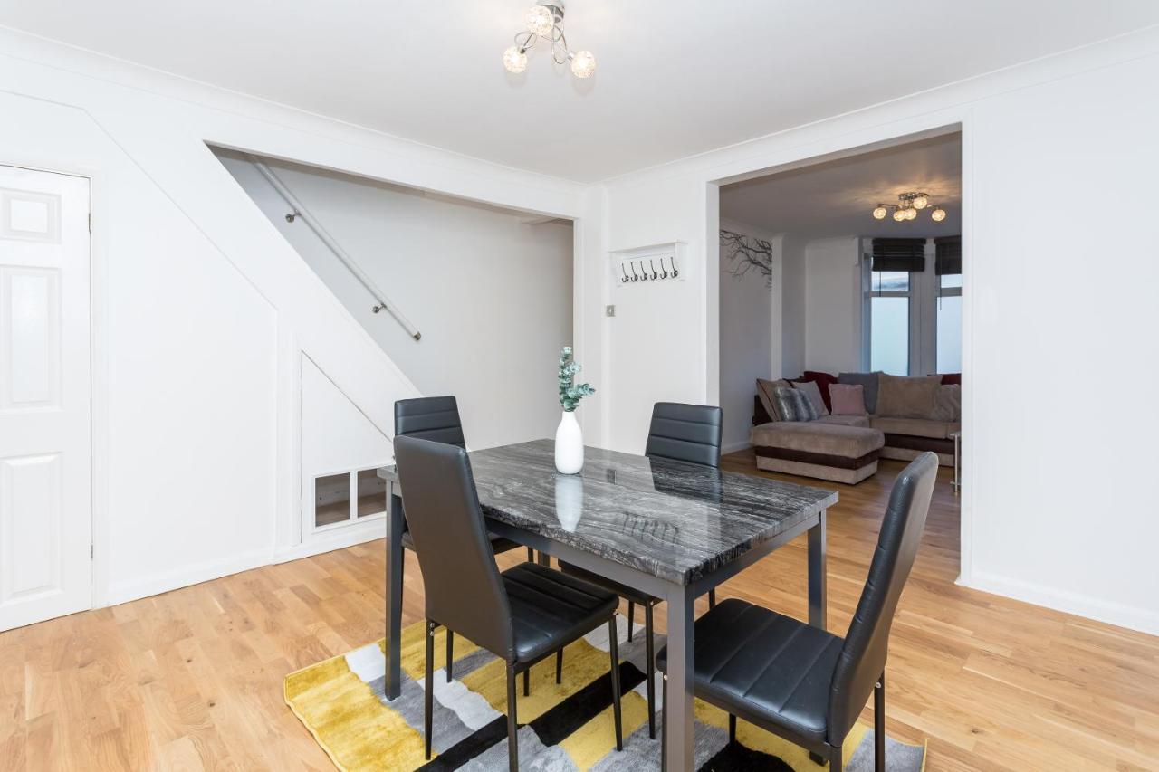The White & Warm, Free Parking & Wifi, 8 Beds Holiday home