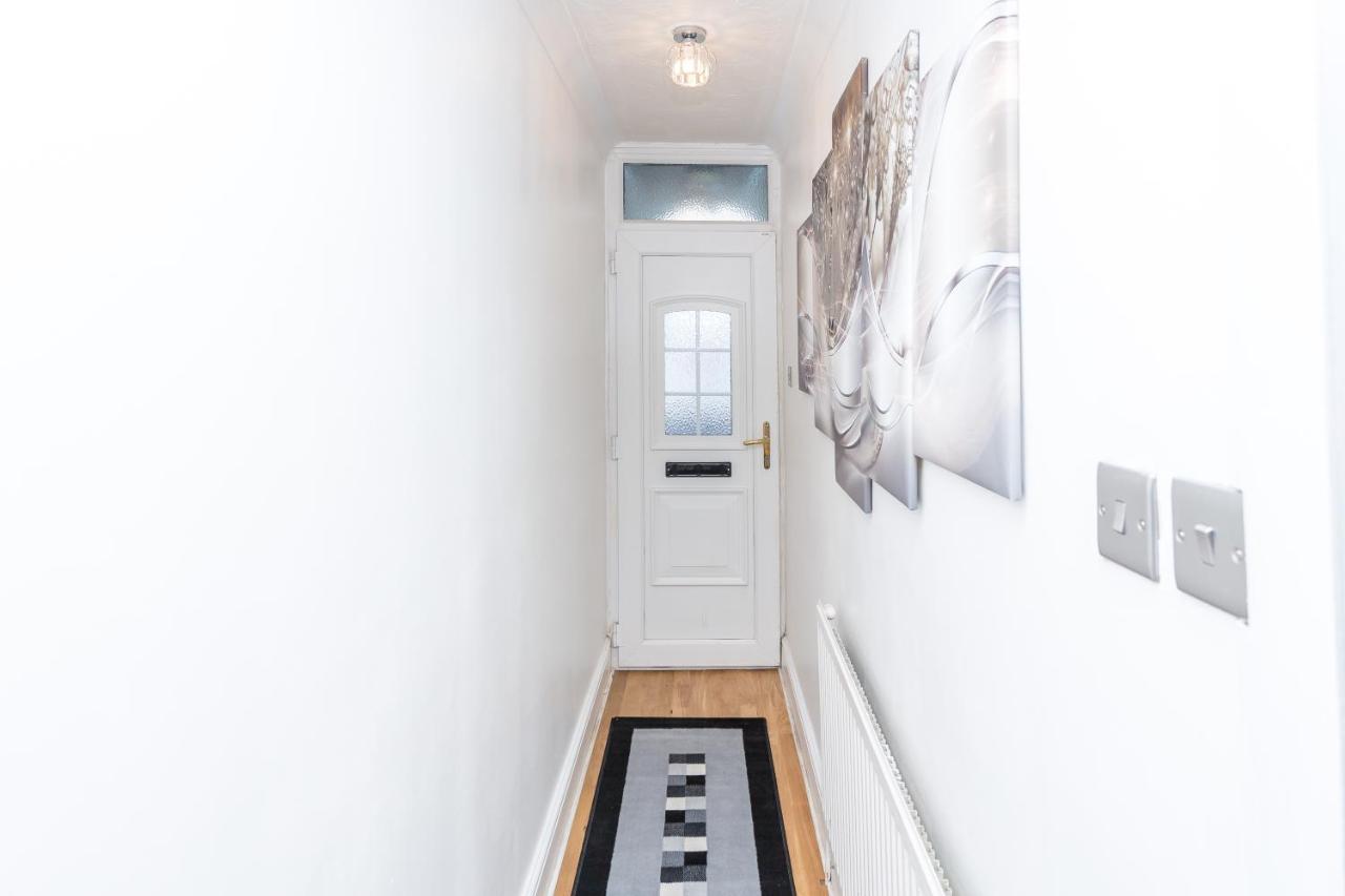 The White & Warm, Free Parking & Wifi, 8 Beds * Colchester