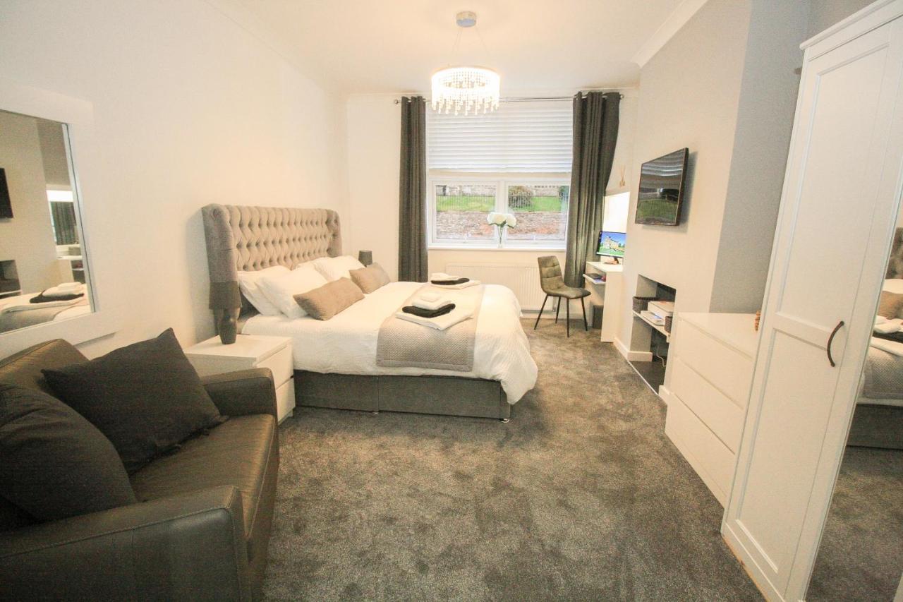 Quarter Apartment *