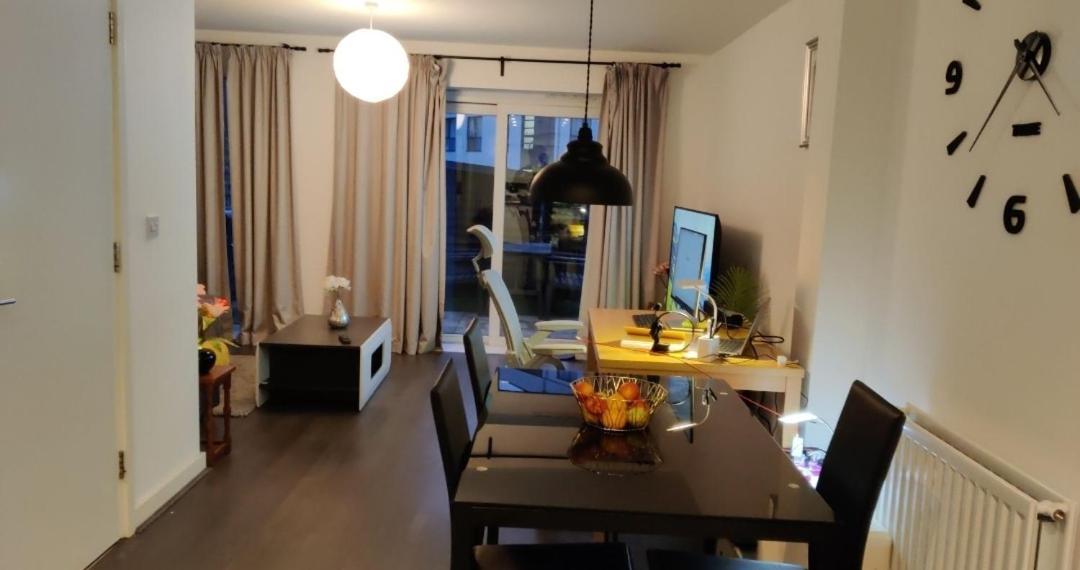 Cheerful House, Private And Private Shower/ Toilet. Comfortable King Size Mattress Colchester