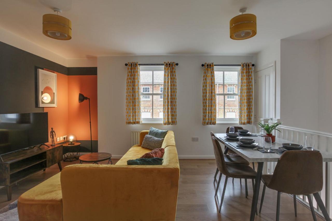 Apartment Two Bedroom Coach House - Free Allocated Parking For 2 Vehicles - Colchester