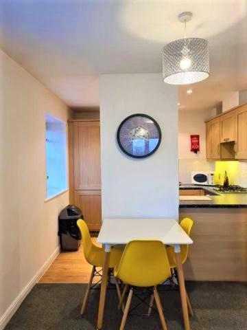 Apartment Catchpole Stays: Field View Near Centre *