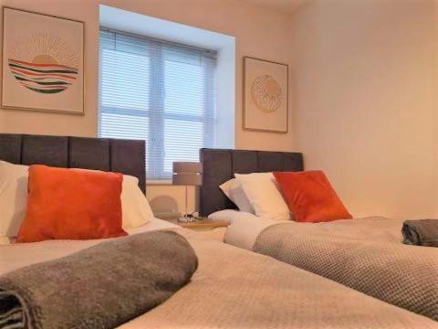 Catchpole Stays: Field View Near Centre Apartment *