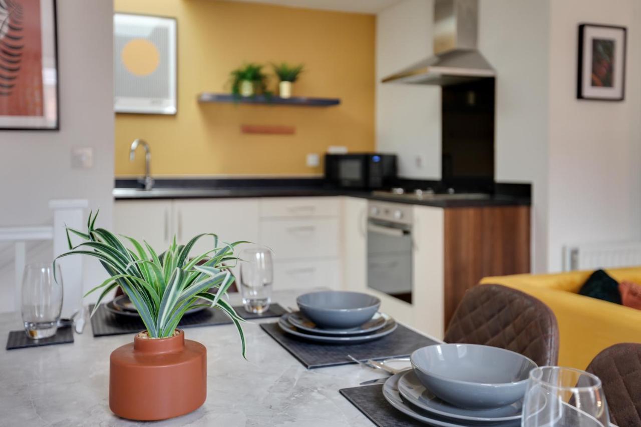 Two Bedroom Coach House - Free Allocated Parking For 2 Vehicles - Apartment Colchester