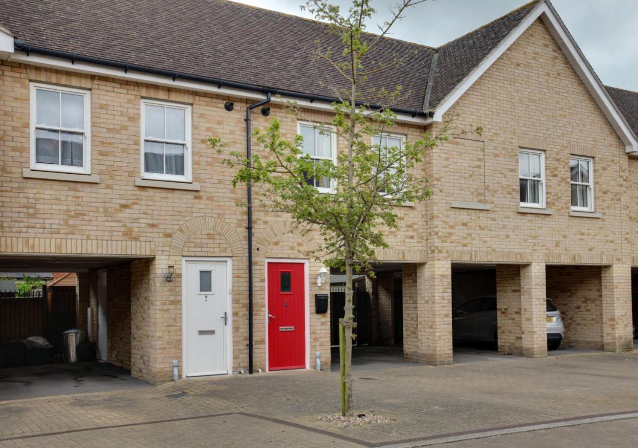 Apartment Two Bedroom Coach House - Free Allocated Parking For 2 Vehicles - *