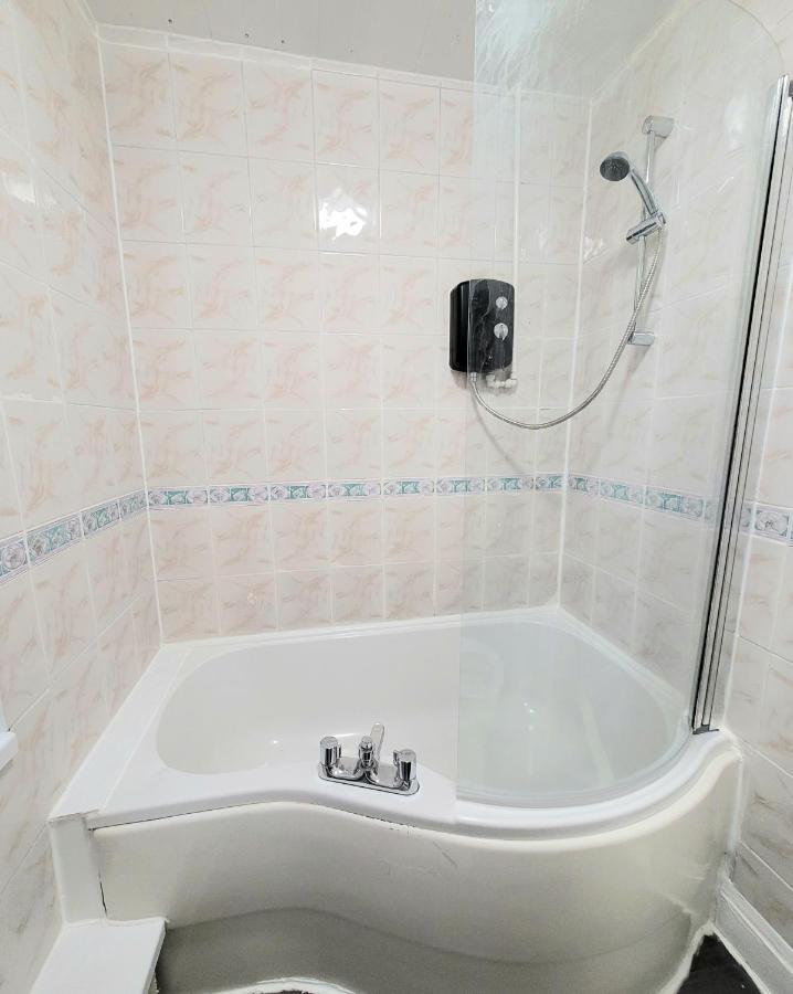 The Comfy Resort, Free Private Parking & Wifi, 9 Beds *