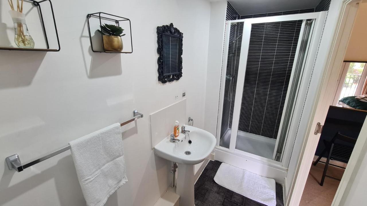 Spacious Entire Apartment, Quiet Central Location * Colchester