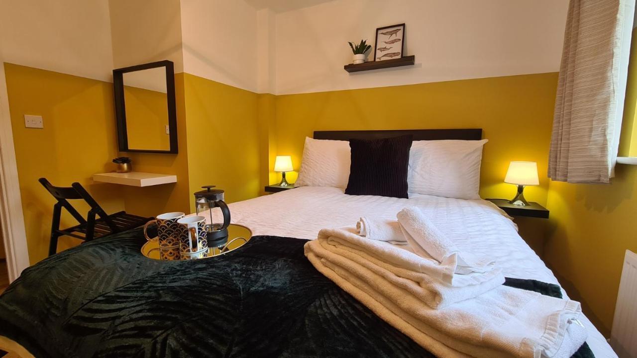 Apartment Spacious Entire Apartment, Quiet Central Location