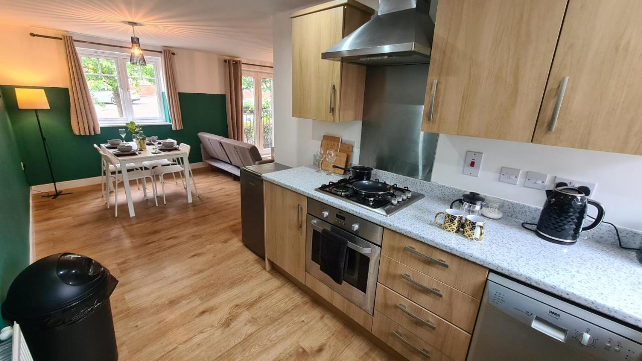 Apartment Spacious Entire Apartment, Quiet Central Location