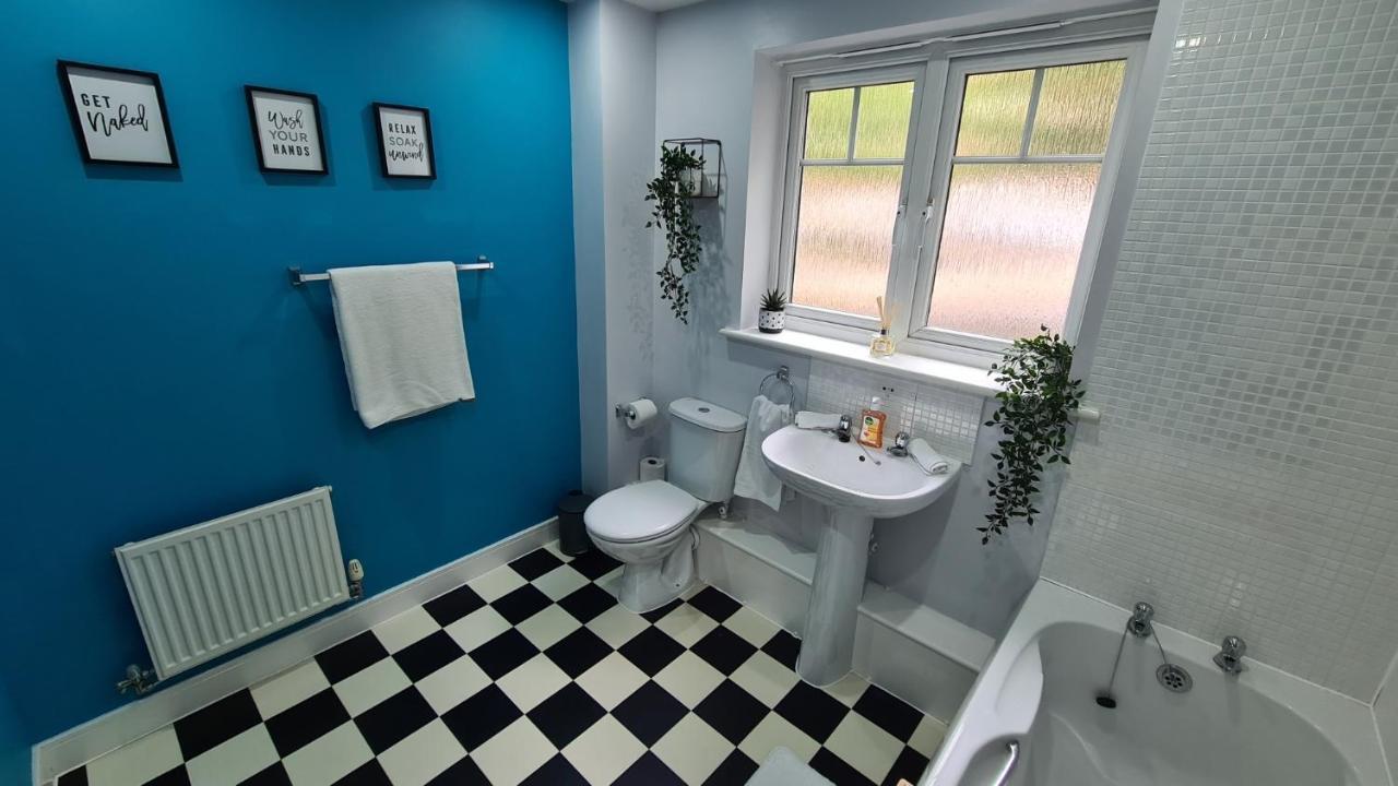 Spacious Entire Apartment, Quiet Central Location *