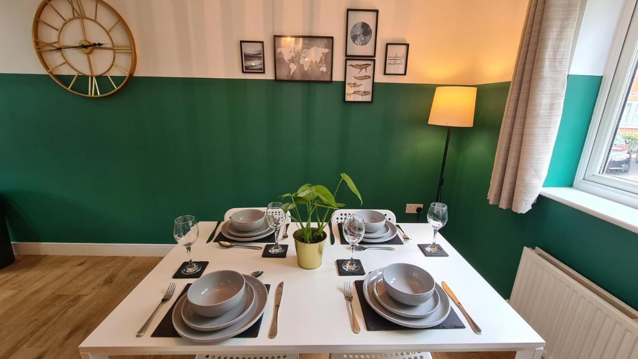 Apartment Spacious Entire Apartment, Quiet Central Location