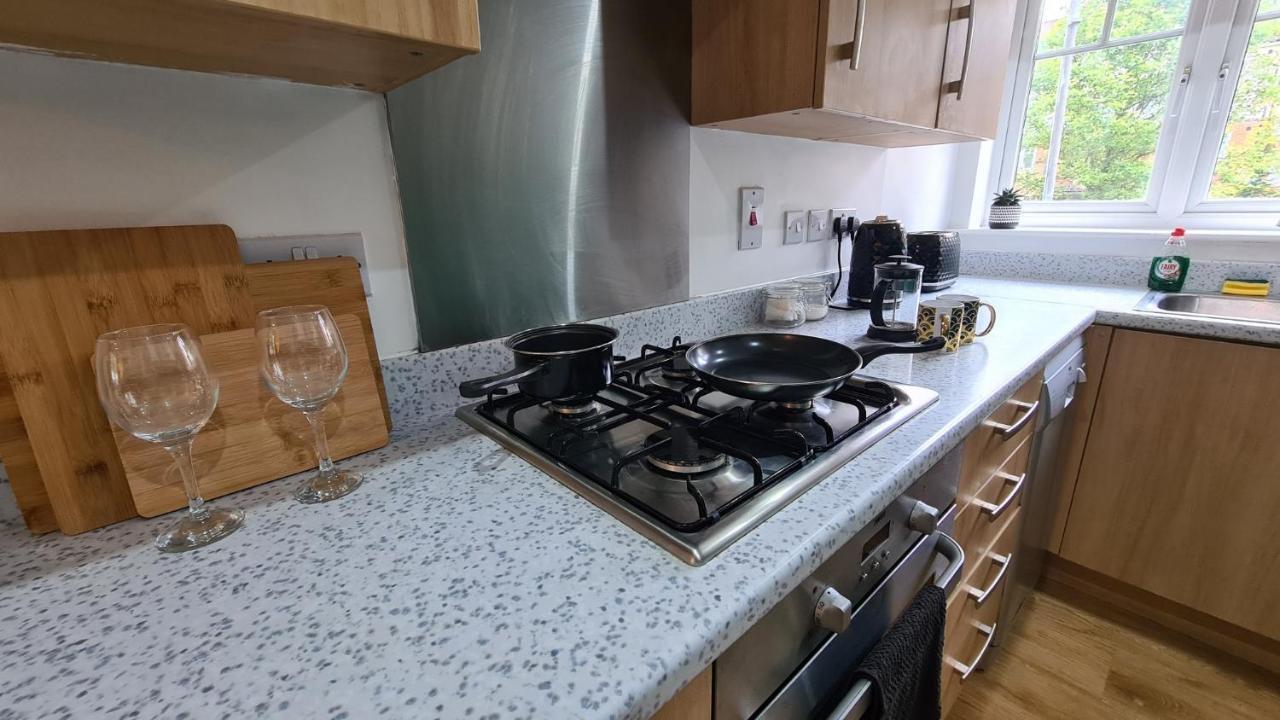 Spacious Entire Apartment, Quiet Central Location * Colchester