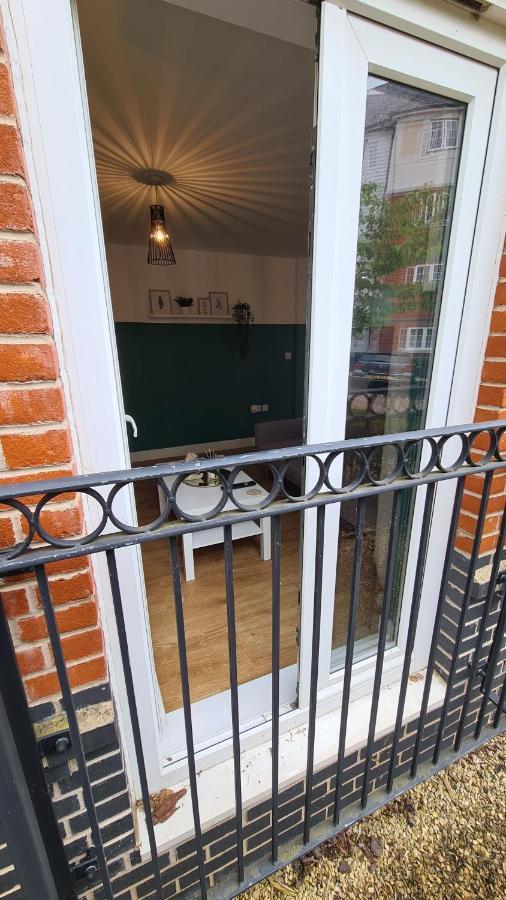Apartment Spacious Entire Apartment, Quiet Central Location *
