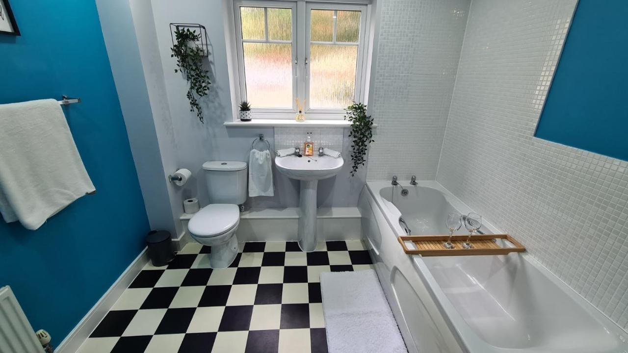 Spacious Entire Apartment, Quiet Central Location * Colchester