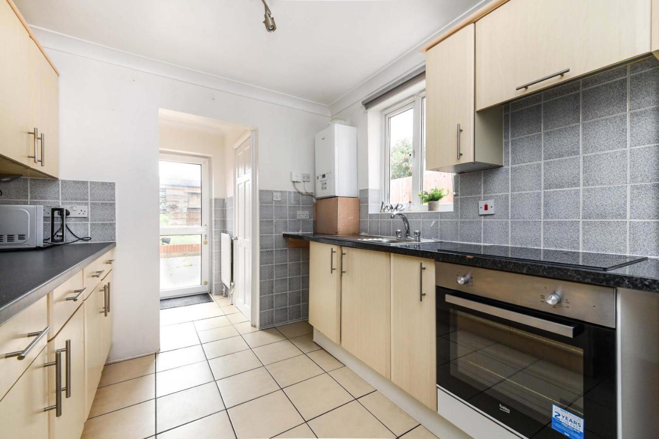 Holiday home The White Rose Crown, Free Parking & Wifi, 10beds Colchester