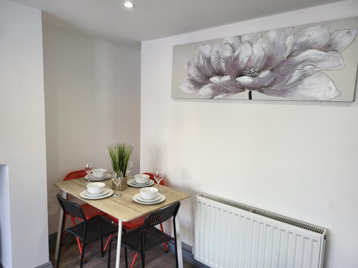 Vetrelax 4bedroom House With Garden And Parking * Colchester