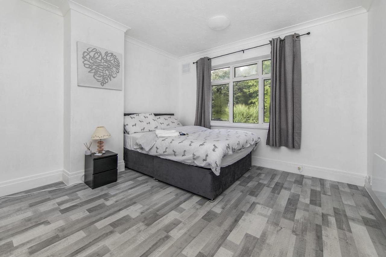 The Comfy Resort, Free Private Parking & Wifi, 9 Beds Colchester